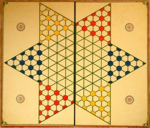 Chinese-Checkers-board-back-1935-J.F.-Friedel-Syracuse-NY-board-+-parts-box-large-wood-pieces-300x255